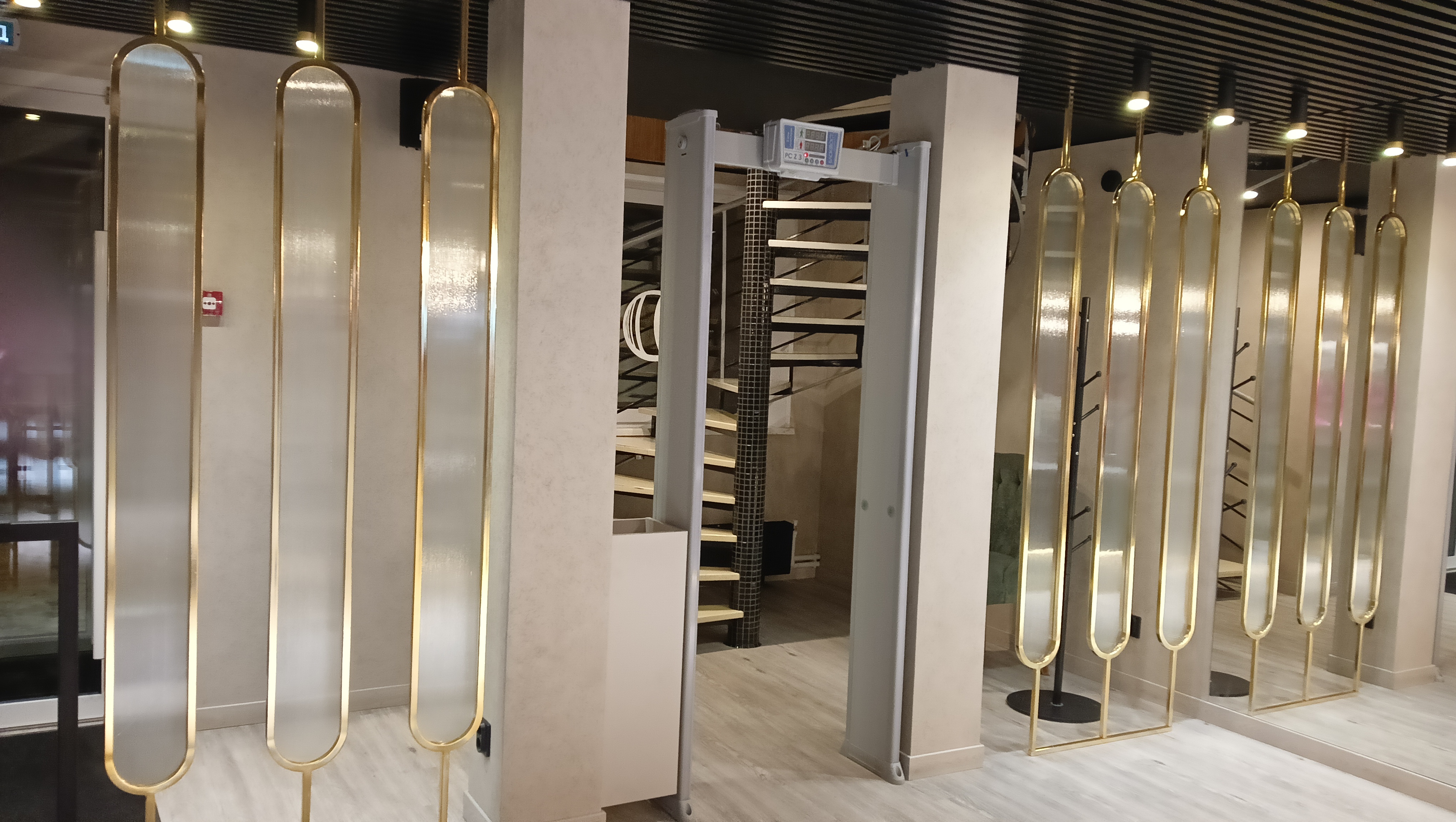 холл рестобара "БОЛЬШОЙ" г.Стерлитамак